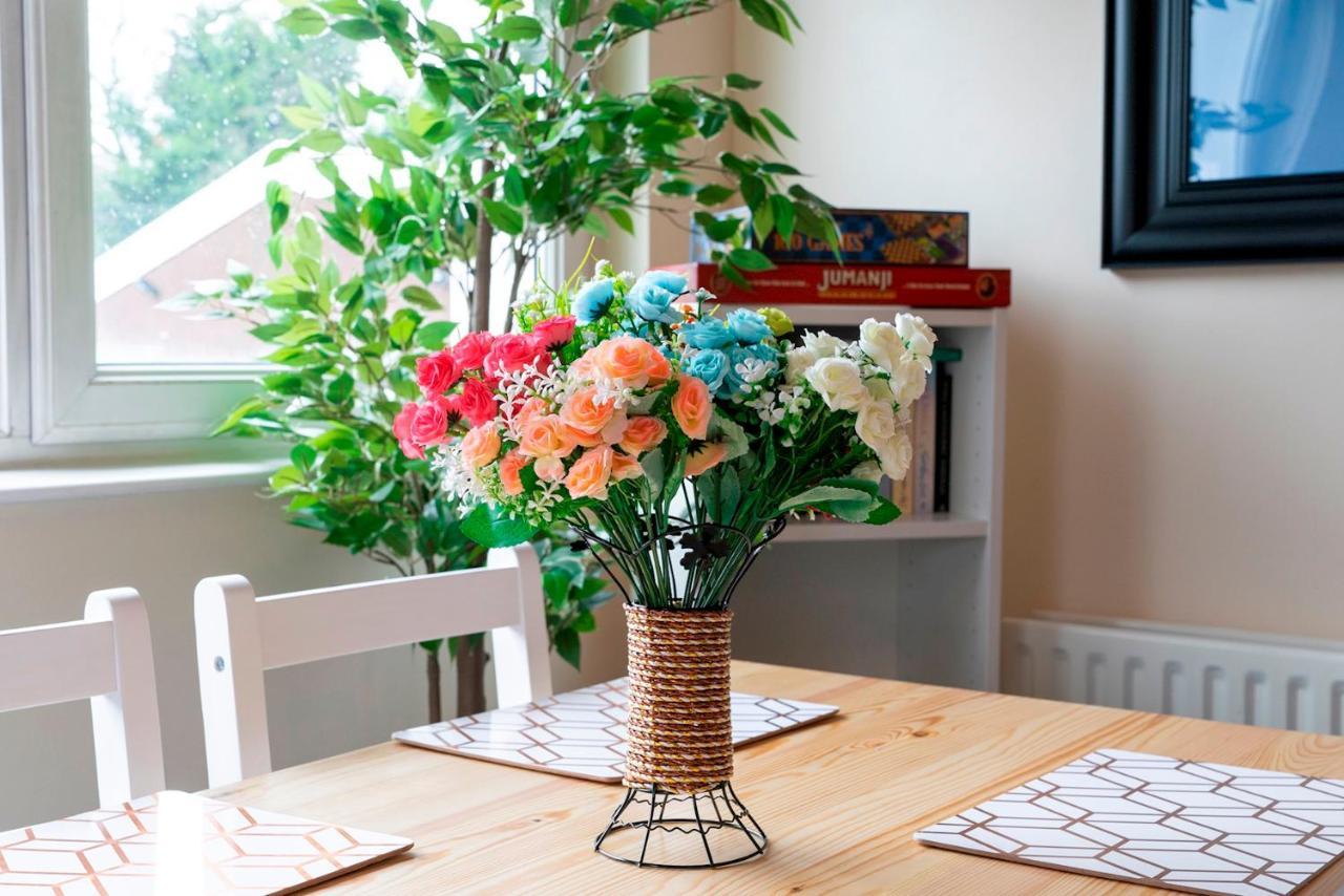 1 Bd Apt In Historical W Belfast Close To Centre Экстерьер фото