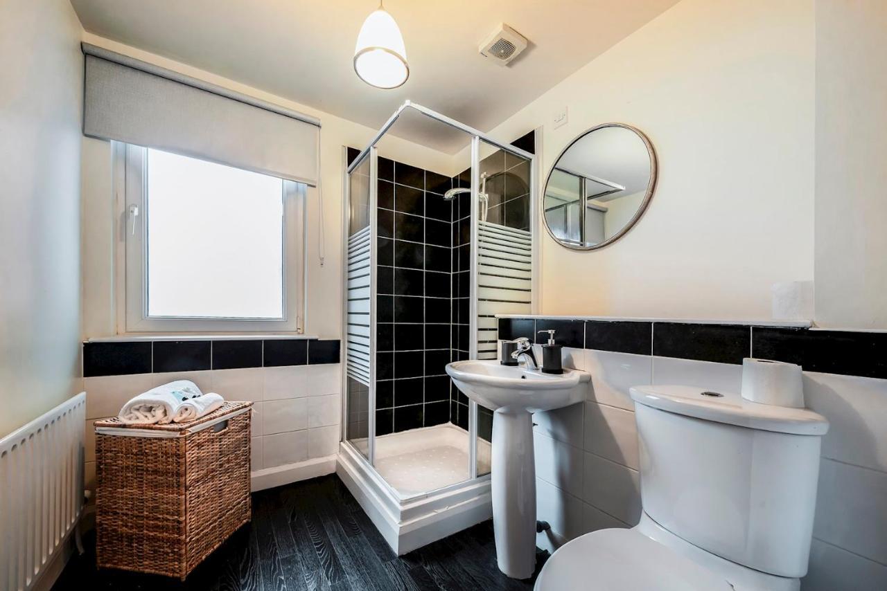 1 Bd Apt In Historical W Belfast Close To Centre Экстерьер фото